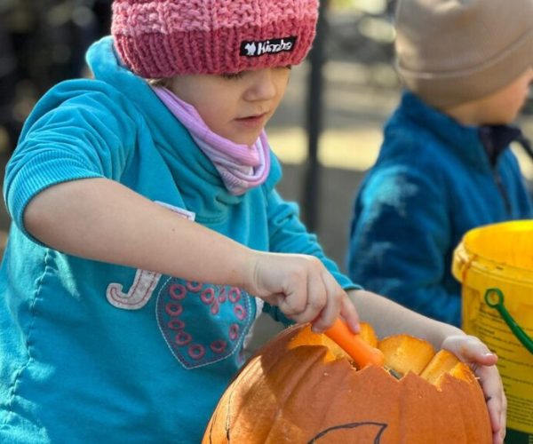 Herbstfest-Kuerbisschnitzen-1-820x580